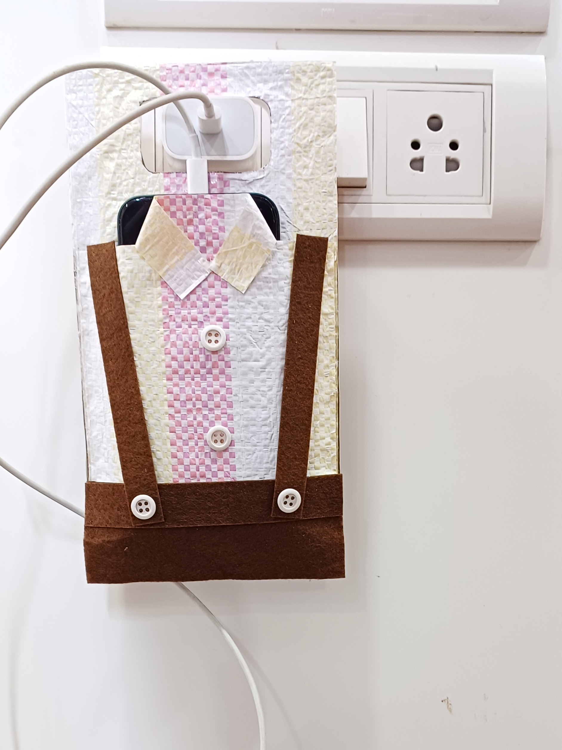 Make a Handy Mobile Holder for Father