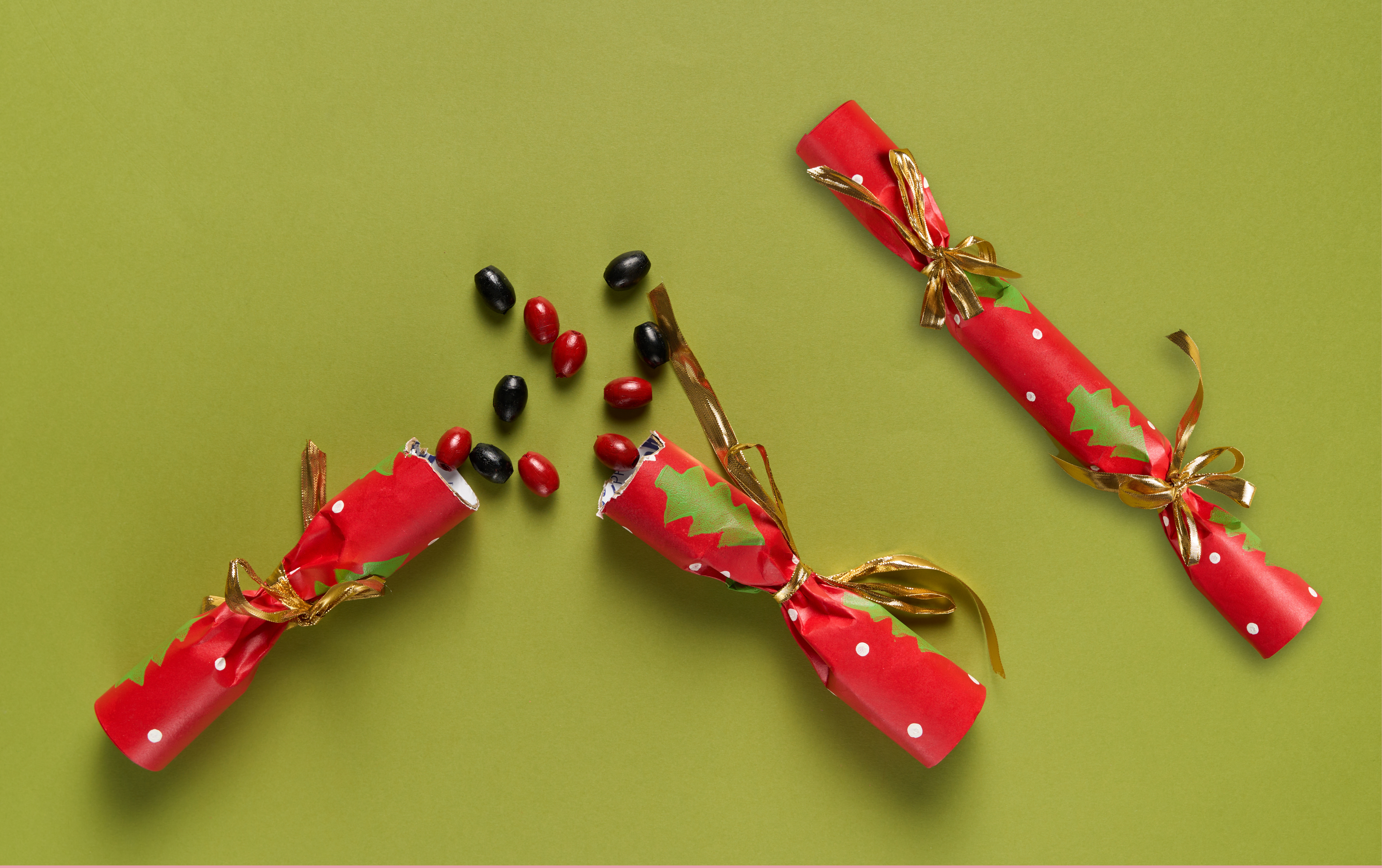 Make DIY Christmas Crackers