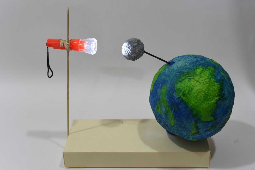 Build phases of the Moon project model | Space project ideas