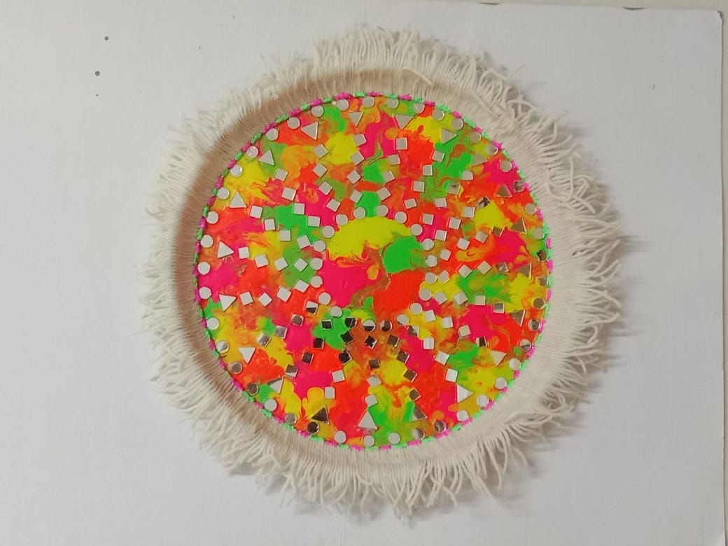 Decoration with simple pooja thali painting