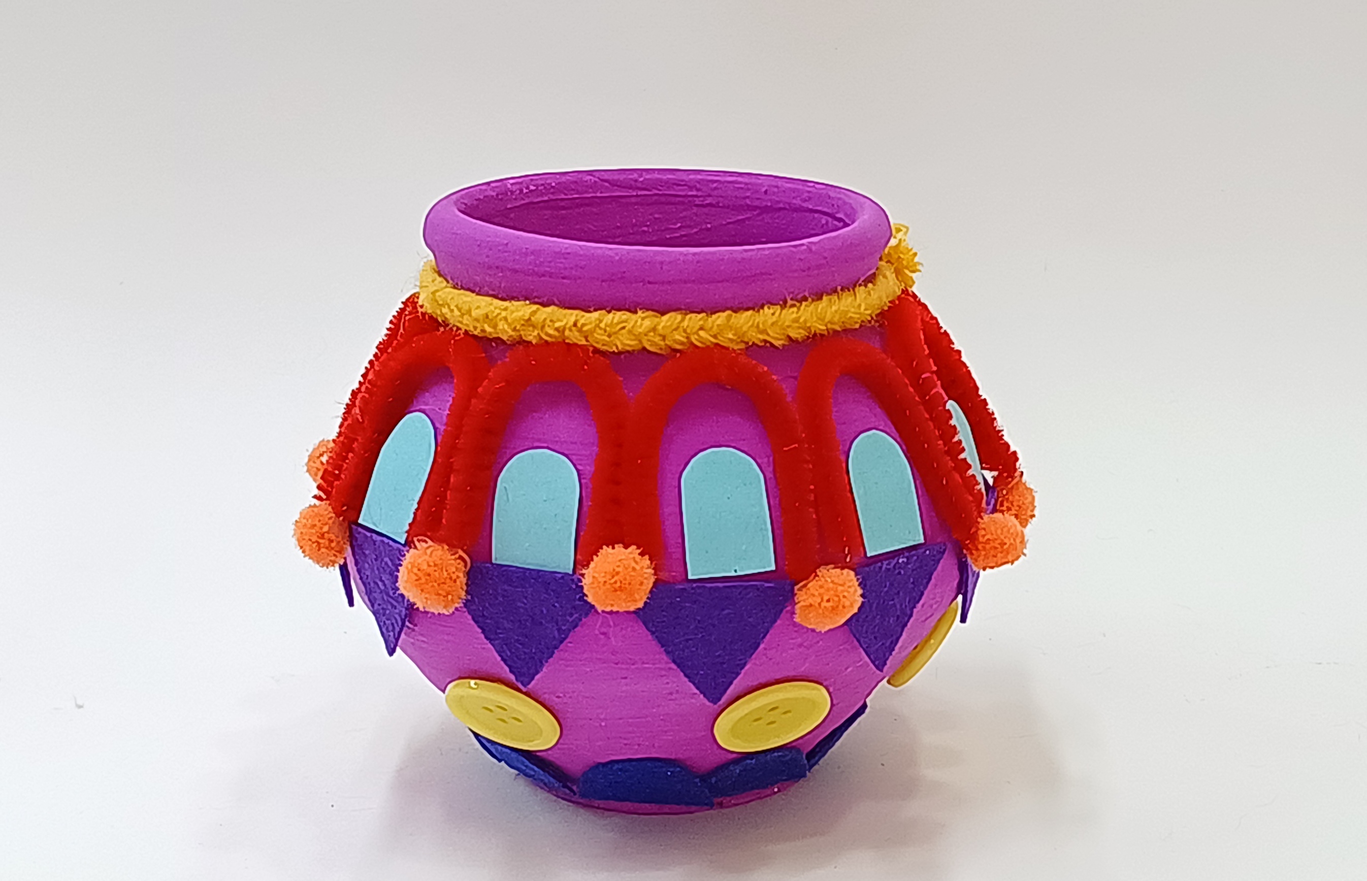 Indulge in Pot Painting Art and Do This Handmade Pot Decoration