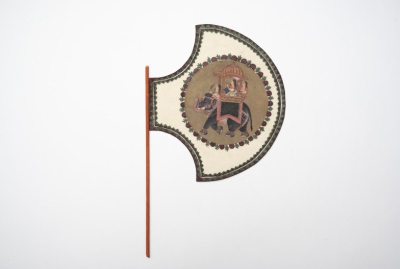 With Craft Paper Fan make your own Hand Fans